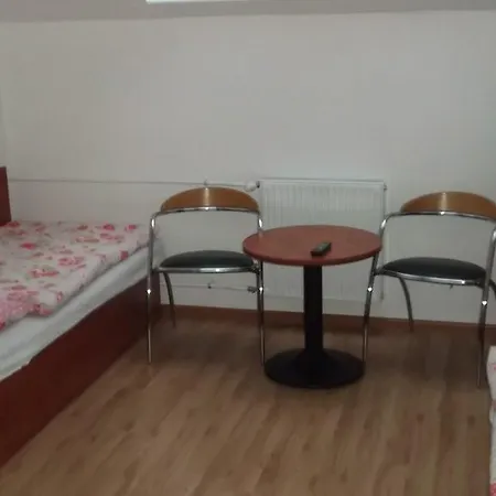 Lindava בית הארחה 2*